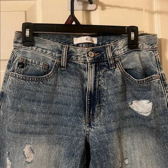 NWOT Junior’s Cropped Straight Leg Distressed Light Wash Jeans Size 5/26 - Picture 3 of 11